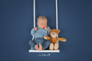 Newbornshooting mit Schaukel